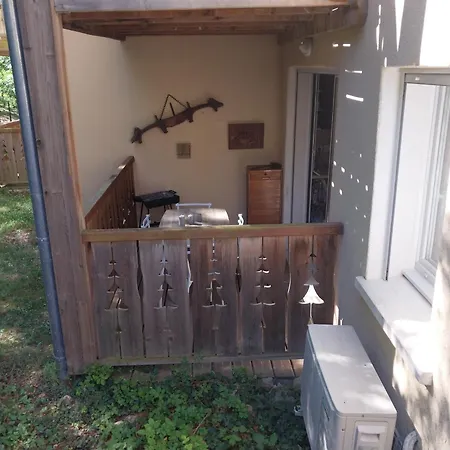 Con Balcon Y Vista Al Bosque