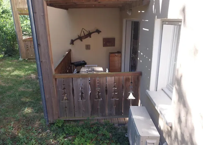 Con Balcon Y Vista Al Bosque